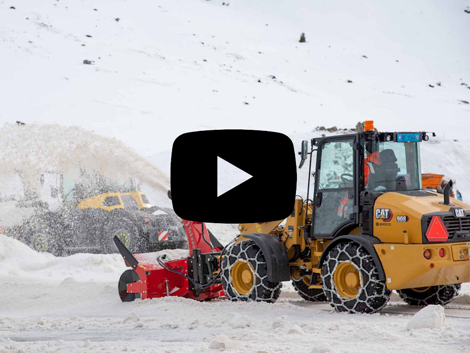 Tokvam F220H Pro Schneefräse mit CAT 908 Radlader